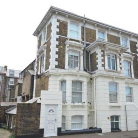 Charming Apartment In Deal Near The Beach & Town Екстер'єр фото