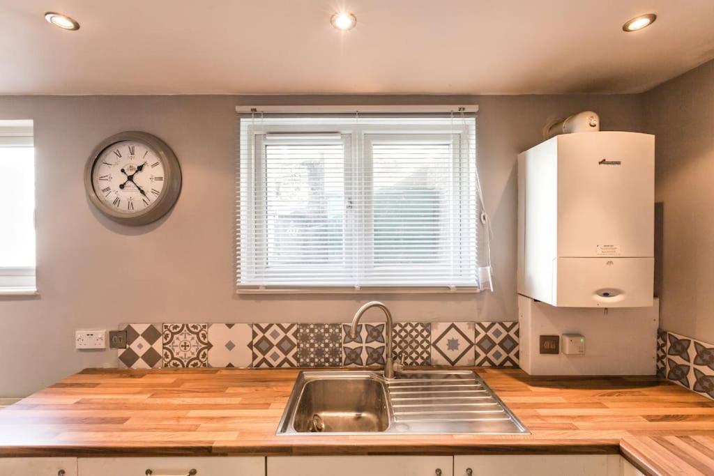 Charming Apartment In Deal Near The Beach & Town Екстер'єр фото